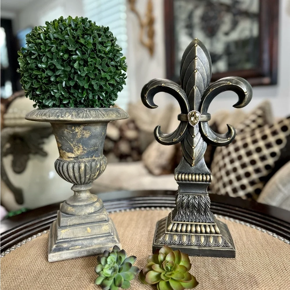 Fleur de Lis Finial Sculpture - Picture 2 of 12